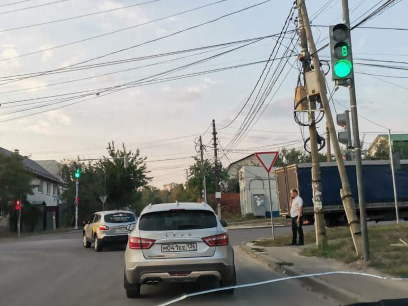 Долгожданные светофоры заработали на загруженном участке в Воронеже Долгожданные светофоры заработали на загруженном участке в Воронеже