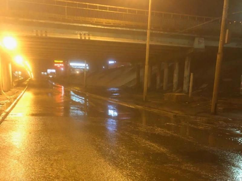 Движение под путепроводом в Северном открыли после затопления Движение под путепроводом в Северном открыли после затопления
