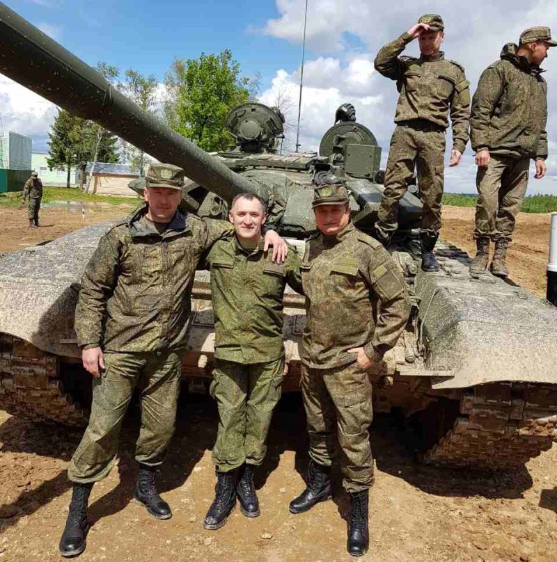 Пользователи Сети изучают детали военно-полевых сборов депутатов Госдумы Пользователи Сети изучают детали военно-полевых сборов депутатов Госдумы