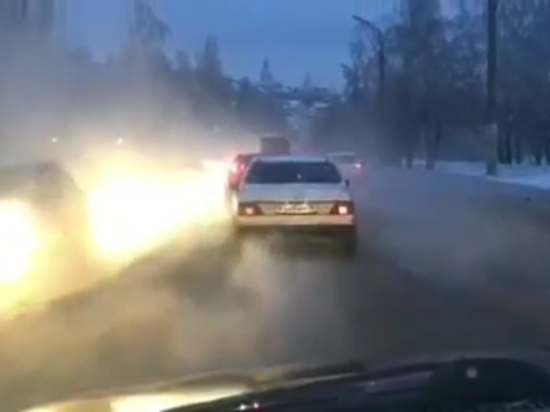 Автомобилист показал мэру Воронежа место, где легко разбиться Автомобилист показал мэру Воронежа место, где легко разбиться