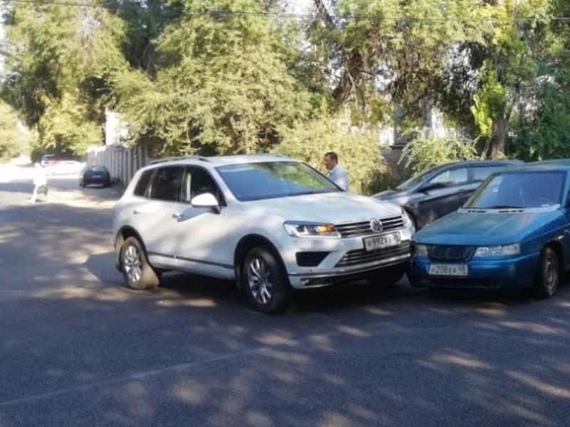 Засветившийся на скандальном видео с воронежским депутатом Volkswagen попадал в странное ДТП Засветившийся на скандальном видео с воронежским депутатом Volkswagen попадал в странное ДТП