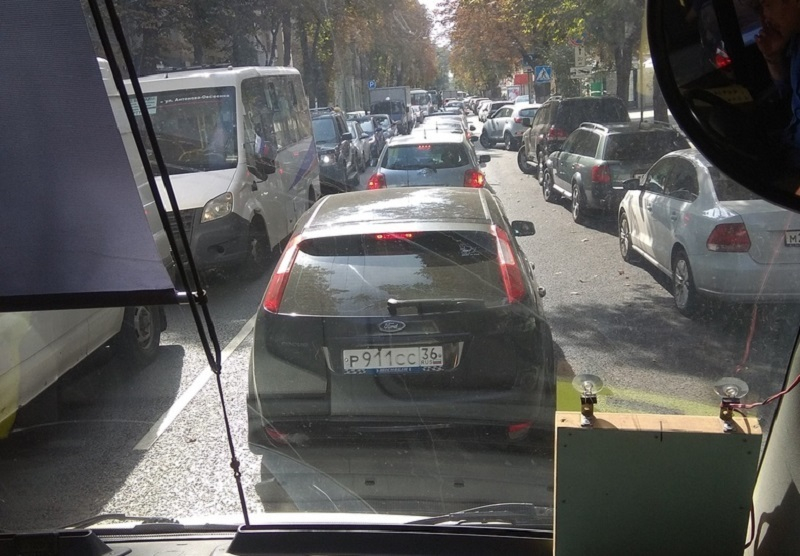 Адские пробки образовались в центре Воронежа в День города Адские пробки образовались в центре Воронежа в День города
