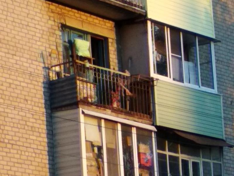 Хулиганство старушки на балконе сфотографировали под Воронежем Хулиганство старушки на балконе сфотографировали под Воронежем