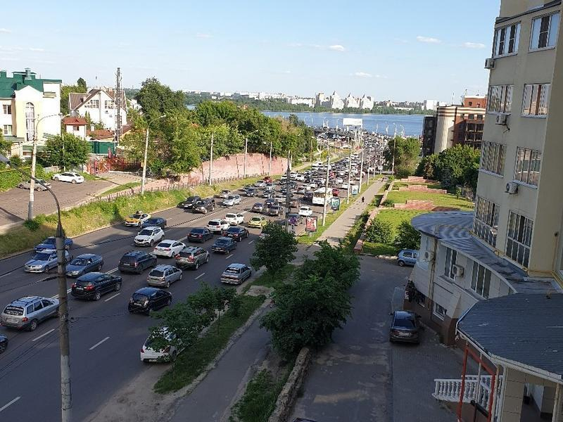 Воронежский мост встал в пятничную пробку Воронежский мост встал в пятничную пробку