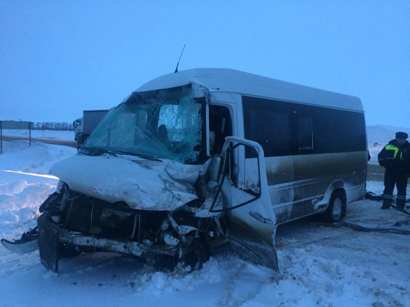 В ДТП с двумя автобусами под Воронежем погиб водитель В ДТП с двумя автобусами под Воронежем погиб водитель