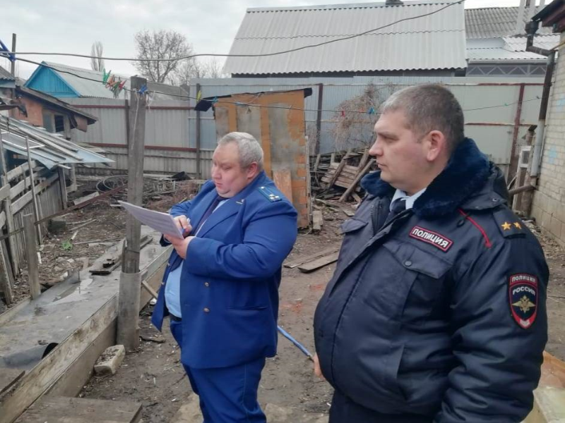 Воронежец едва не расправился с трехлетним племенником на глазах полицейских Воронежец едва не расправился с трехлетним племенником на глазах полицейских