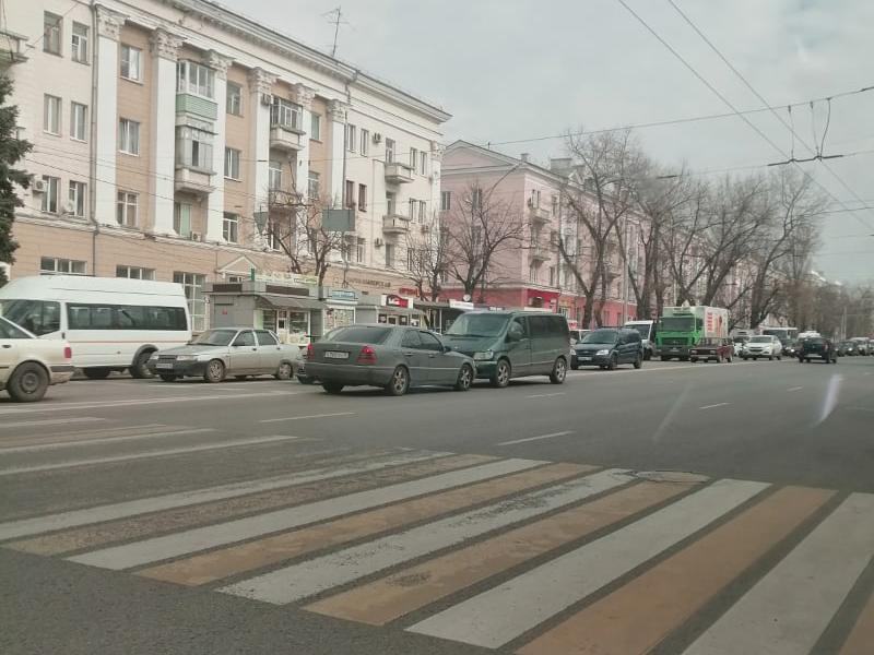Комичный урок преподали любителю объезжать пробку в Воронеже Комичный урок преподали любителю объезжать пробку в Воронеже