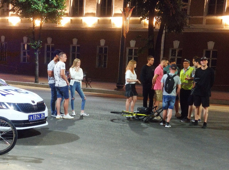 Lexus сбил велосипедиста на перекрытом проспекте Революции в Воронеже Lexus сбил велосипедиста на перекрытом проспекте Революции в Воронеже