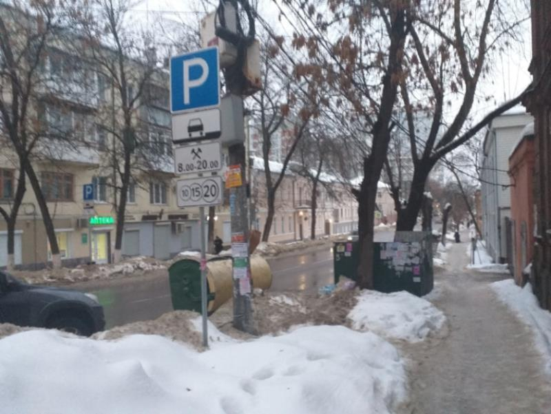 Бездушную стоянку на платной парковке сняли в Воронеже Бездушную стоянку на платной парковке сняли в Воронеже