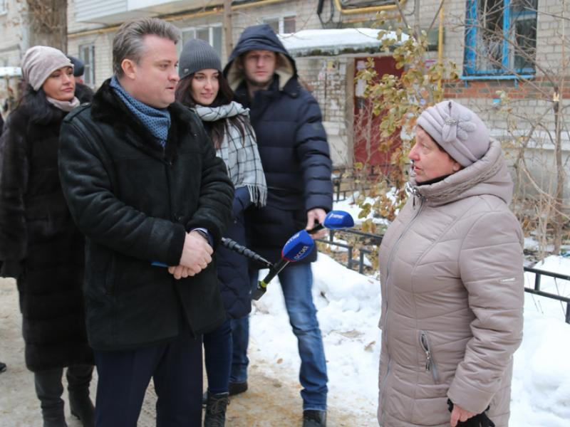 Мэр Кстенин устроил показательную порку во дворах Воронежа Мэр Кстенин устроил показательную порку во дворах Воронежа