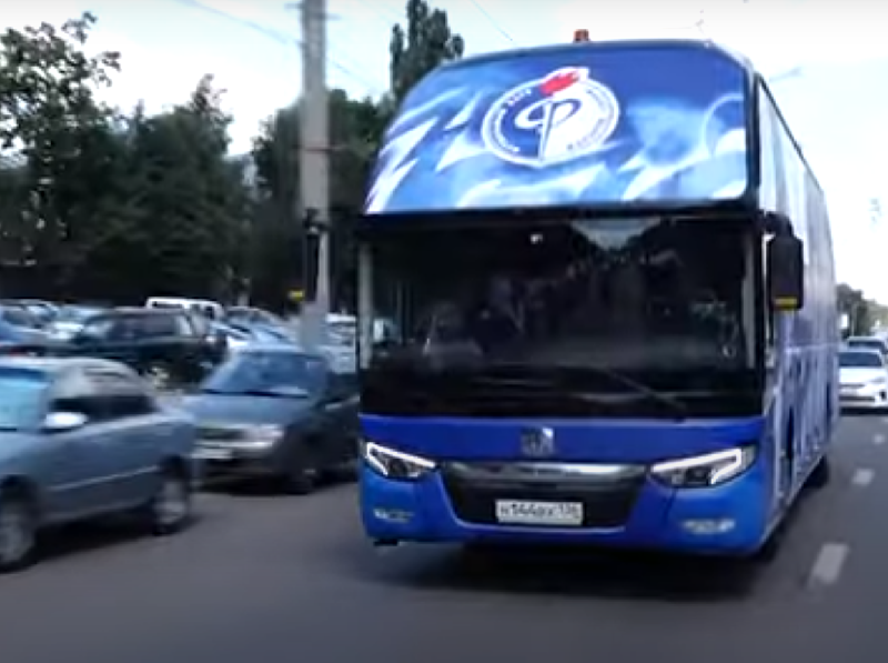 Новый брендированный автобус появился у воронежского «Факела» Новый брендированный автобус появился у воронежского «Факела»