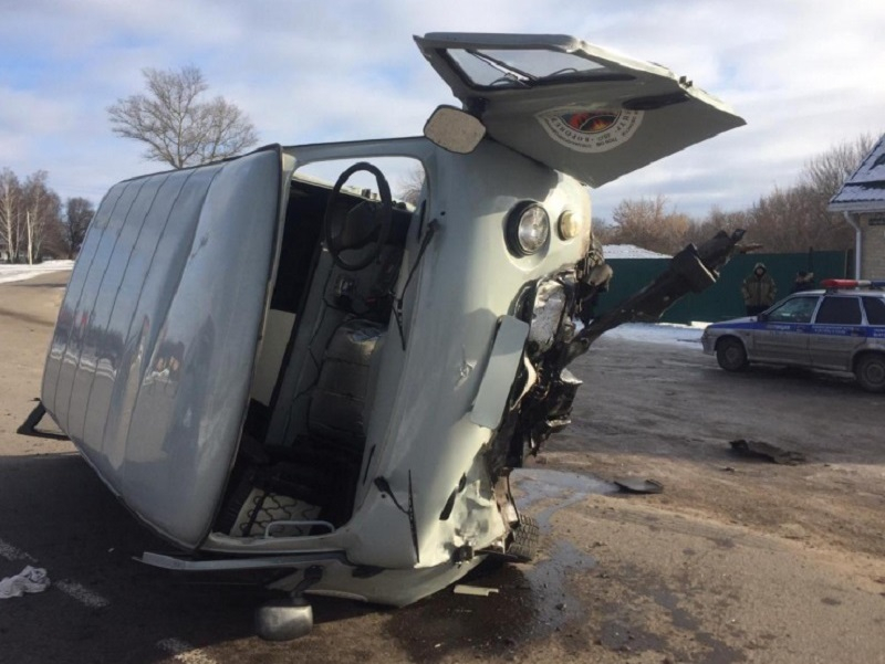 Опубликованы фото смертельного ДТП с «буханкой» и Audi в воронежском селе Опубликованы фото смертельного ДТП с «буханкой» и Audi в воронежском селе
