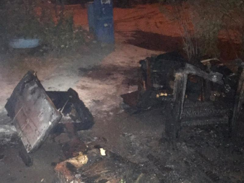 Двор очистили от бабушек огнем в Воронеже Двор очистили от бабушек огнем в Воронеже