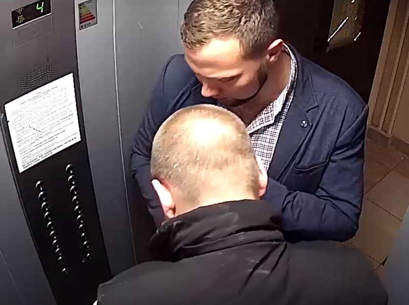 Спиртовой Халк уничтожил лифт и приятеля на видео в Воронеже Спиртовой Халк уничтожил лифт и приятеля на видео в Воронеже
