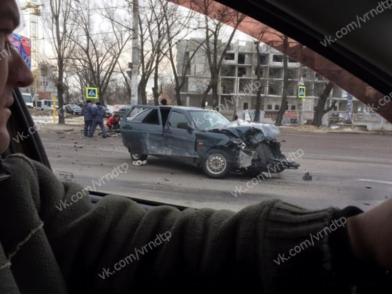 Последствия праздничного ДТП показали на фото в Воронеже Последствия праздничного ДТП показали на фото в Воронеже