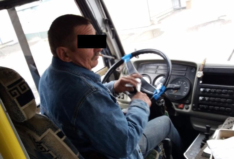 «Без дозы жить не могут?» - воронежцы пожаловались на курящего в салоне водителя автобуса «Без дозы жить не могут?» - воронежцы пожаловались на курящего в салоне водителя автобуса
