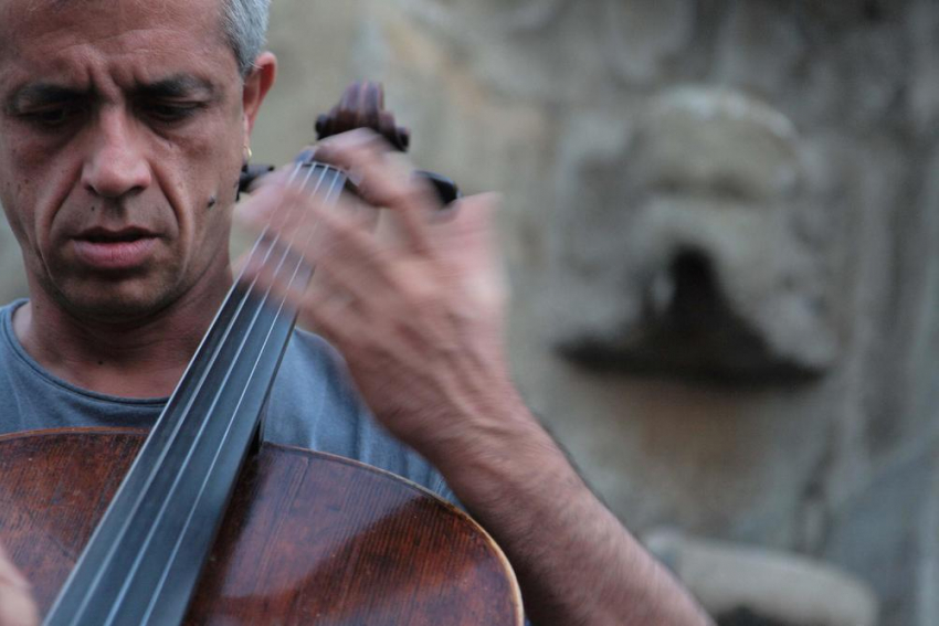 На Платоновский фестиваль не прилетел итальянский виолончелист