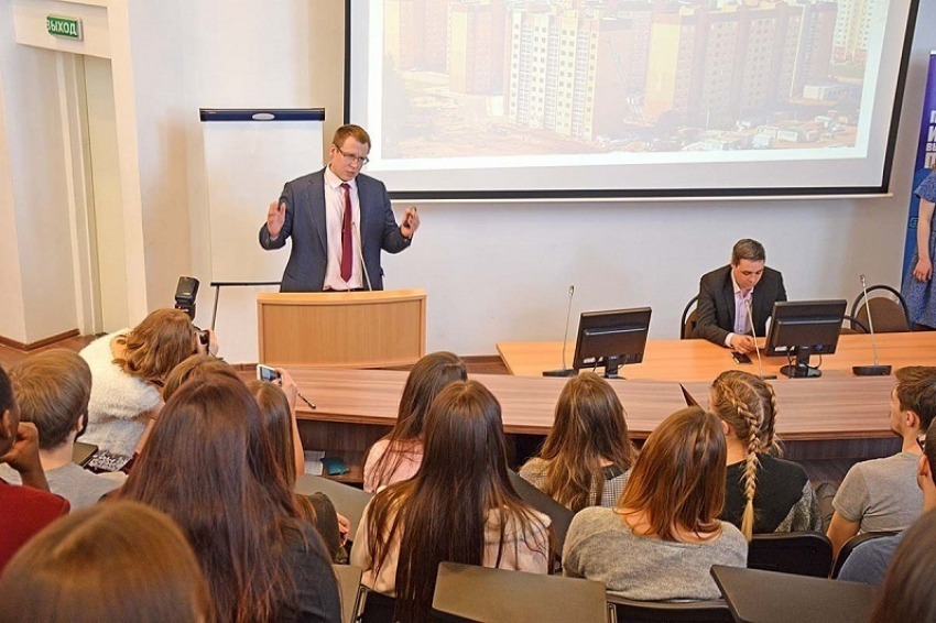 Иван Таратин (ДСК) рассказал студентам-строителям о пользе инноваций