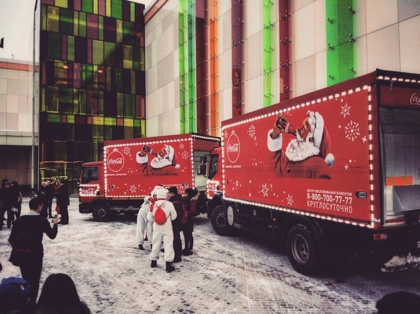 Сказочный новогодний грузовик Coca-Cola привел воронежца в замешательство Сказочный новогодний грузовик Coca-Cola привел воронежца в замешательство