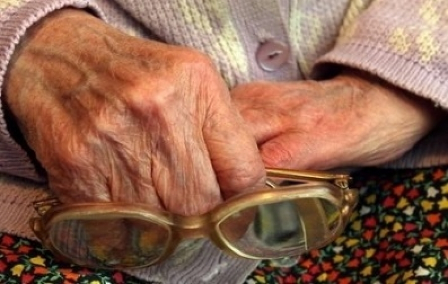 Под Воронежем 81-летнюю пенсионерку обманули и отобрали у нее вещи Под Воронежем 81-летнюю пенсионерку обманули и отобрали у нее вещи