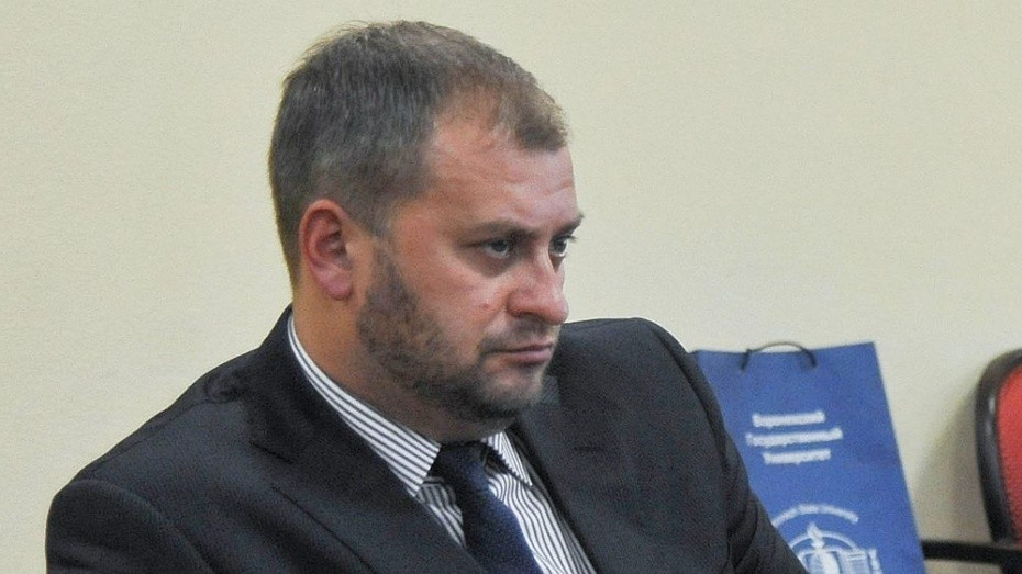 Могильщик СМИ Илья Сахаров возвращается в Воронеж Могильщик СМИ Илья Сахаров возвращается в Воронеж