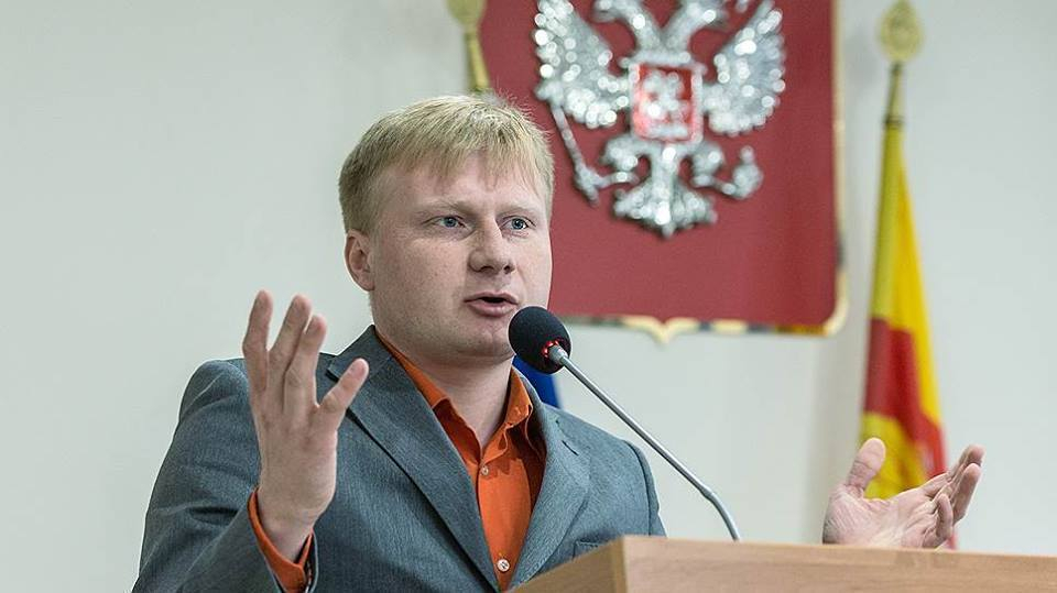 Воронежский активист призвал перевесить скандальную табличку Стерлигова на здание мэрии Воронежский активист призвал перевесить скандальную табличку Стерлигова на здание мэрии
