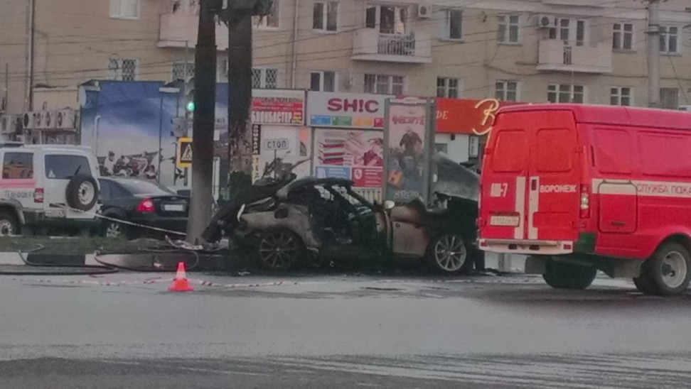 Горит перекресток воронеж. Перекрëсток на Ленинградской Воронеж.