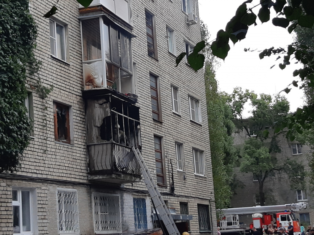 Героическое тушение крупного пожара в Воронеже сняли на видео