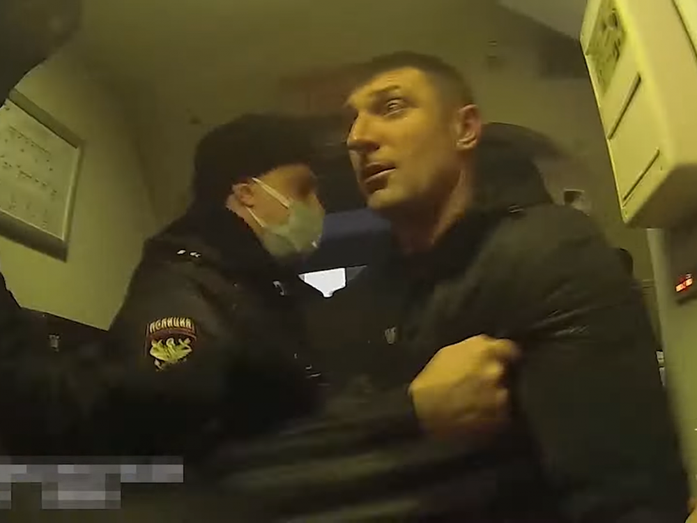 Судимый воронежец устроил дебош на борту самолёта в Ростове - разобрался ОМОН