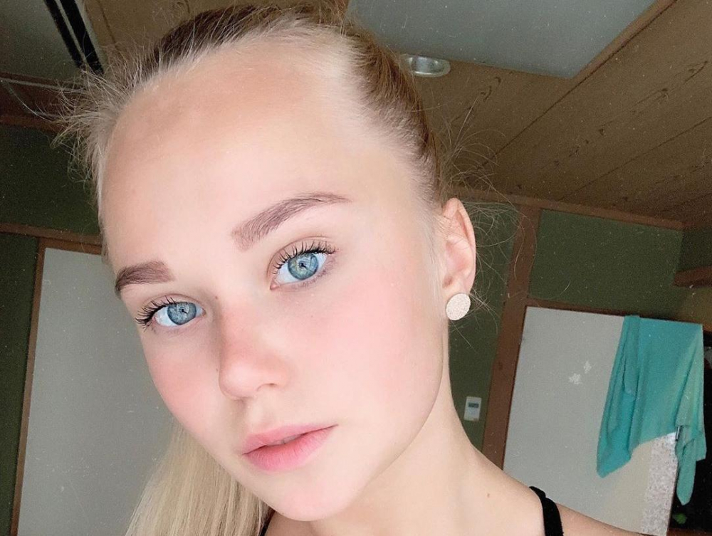 Пронзительный цвет глаз показала красавица-гимнастка Мельникова в Японии