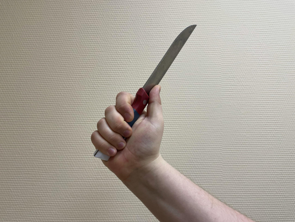 Можно ли резать ножом волосы