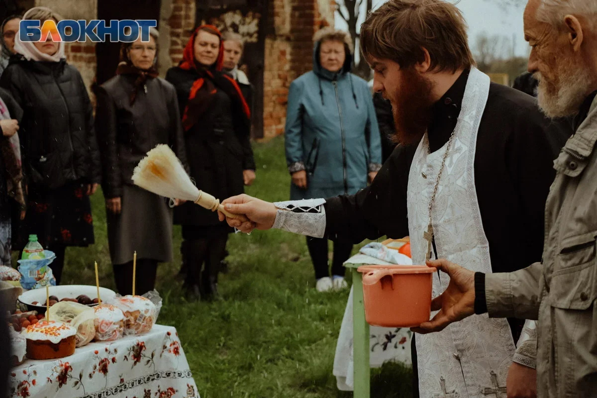 Химки освящение куличей. Освящение куличей Старощербиновская. Освящение пасок на Москольце Симферополь. Когда святить куличи в 2019.