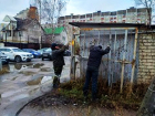 Коммунальщиков бросили на снос незаконной будки в Воронеже