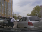 Массовая драка воронежских водителей и пассажиров попала на видео