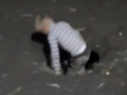 Детей, вылезающих из канализационного люка, воронежцы сняли на видео