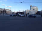 Воронежцев развеселила эвакуация машины ГИБДД на площади Ленина