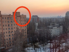 Толкаются руками: смертельно опасные забавы детей заметили на крыше девятиэтажки в Воронеже