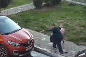 Тротуар проглотил девушку в Воронеже 