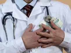 О резком росте базовой части зарплаты медиков отчитались чиновники в Воронеже