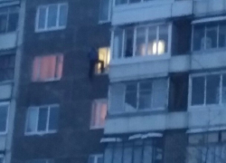 Любовника, заходящего в окно 7 этажа без страховки, сняли в Воронеже