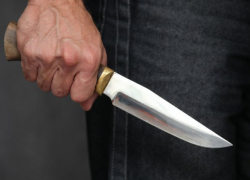 Обиженный мужчина ударил соседку ножом в шею под Воронежем