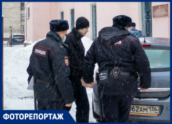 Срочника Макарова, расстрелявшего сослуживцев на «Балтиморе», доставили на закрытое заседание в Воронеже