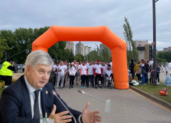 Воронежского губернатора пиарят в СМИ рекордными суммами, а детям-сиротам собирают деньги на марафоне 