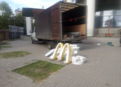 Демонтирована вывеска первого McDonald’s на проспекте Революции в Воронеже