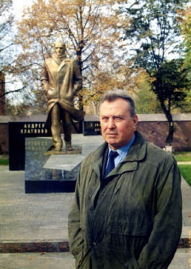 Александр Яковлевич Ковалёв — бывший глава администрации Воронежской области, бывший мэр Воронежа