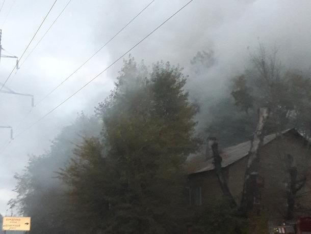 Мощный пожар уничтожил строения на «улице мойщиков» в Воронеже