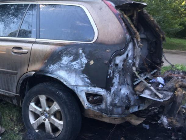 Воронежцы опубликовали фото сгоревшей Volvo в Советском районе