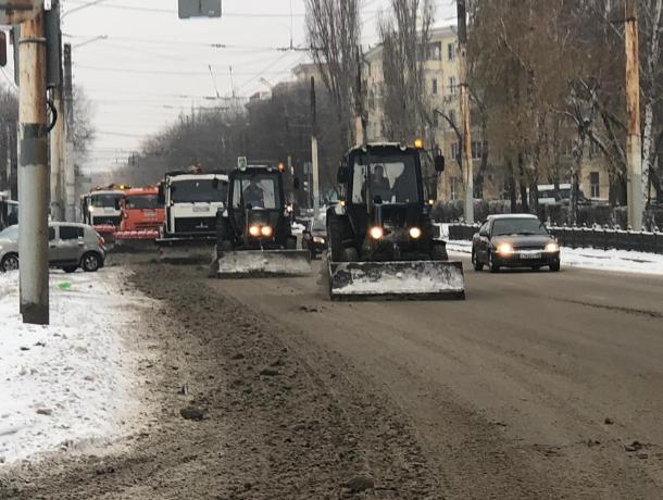 В мэрии объяснили снежное месиво на дорогах Воронежа