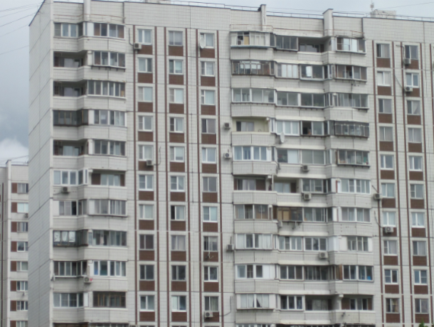 В Воронеже 33-летний мужчина выпал из окна 9 этажа