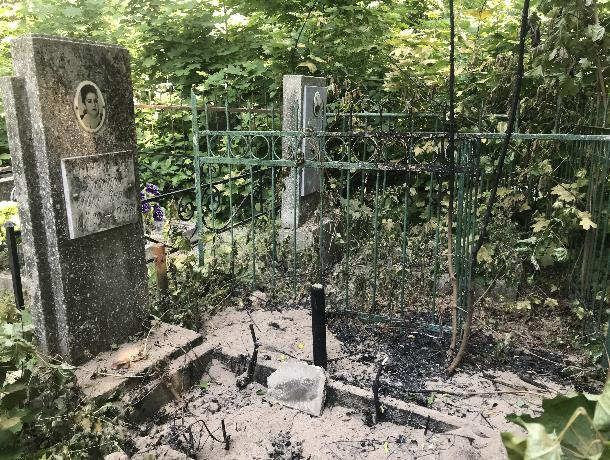 В Воронеже вандалы подожгли еврейское кладбище
